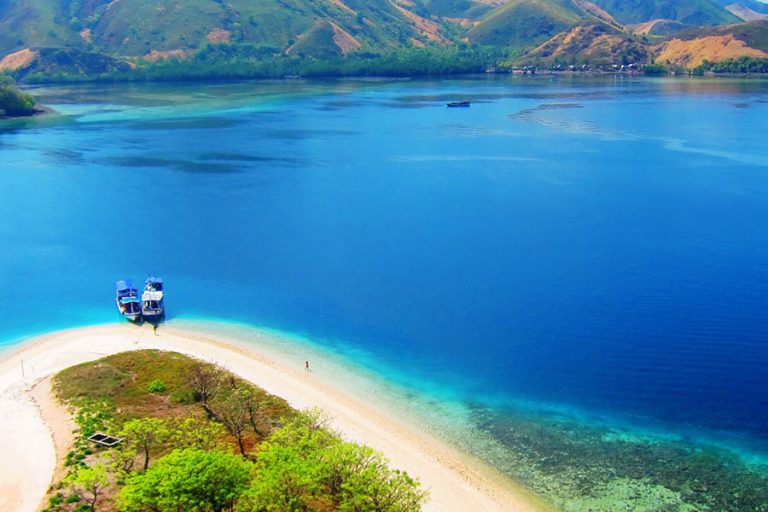 Flores, Komodo, Sumbawa Overland Tour I Indonesia Impression