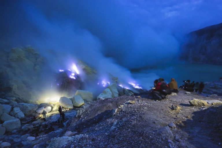 Ijen Crater Blue Fire-02