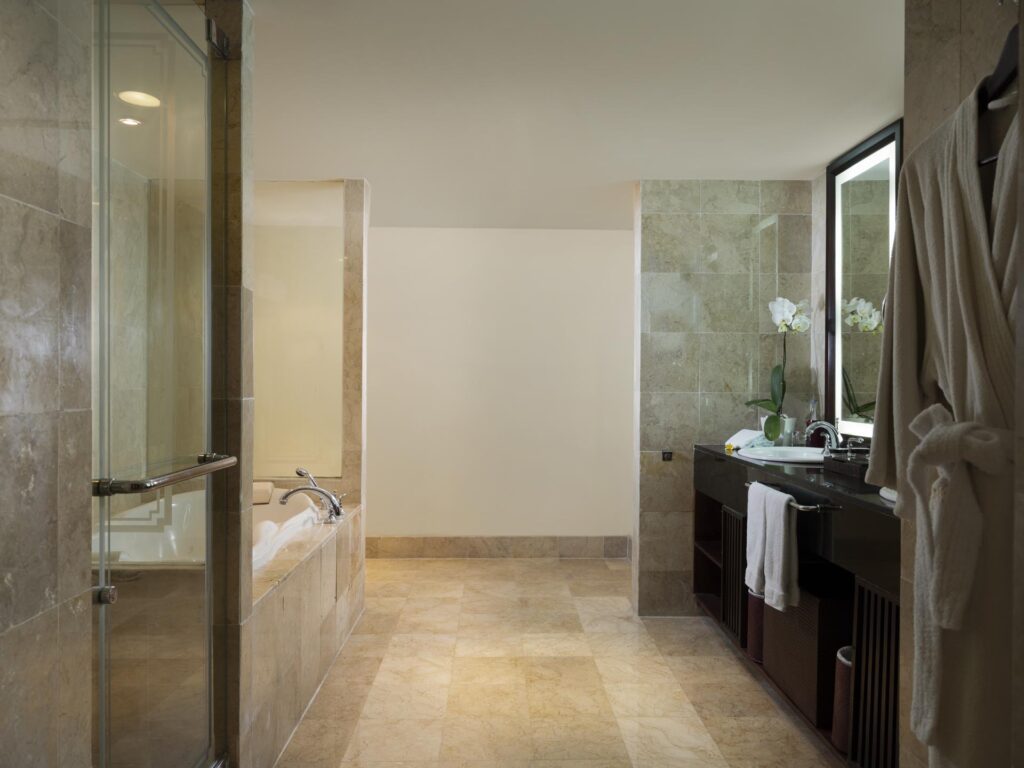 Ayodya-Palace-Honeymoon-Bathroom