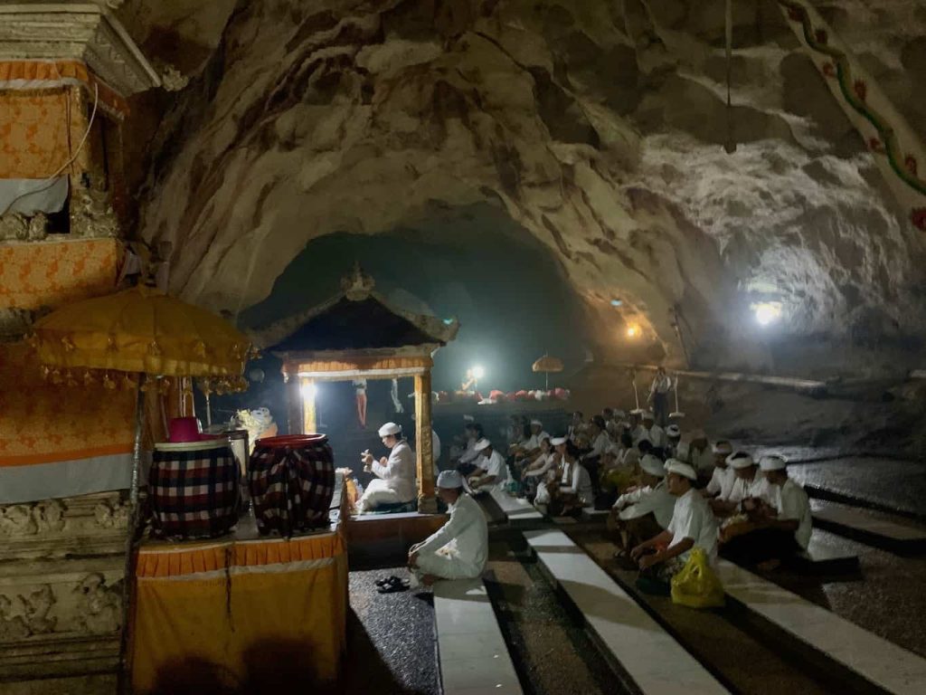Goa-Giri-Putri-Cave-Temple