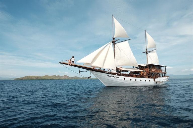 phinisi boat private