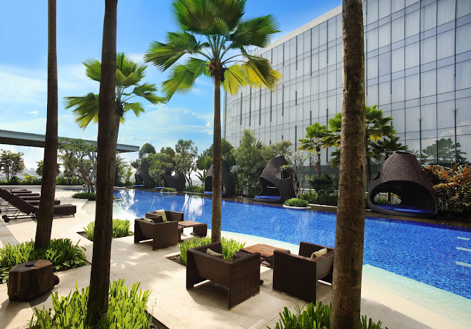 Hilton Bandung - Hotel Exterior & Outdoor Pool