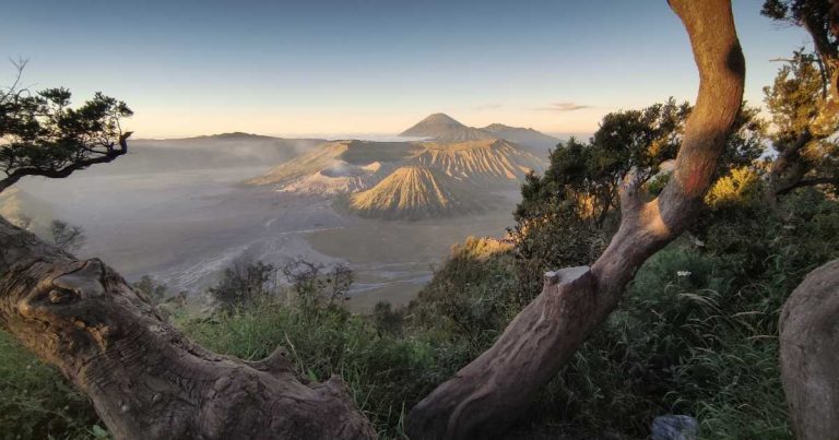 Bukit-Perahu-View-Point-Bromo-Lisser-Adventure-1