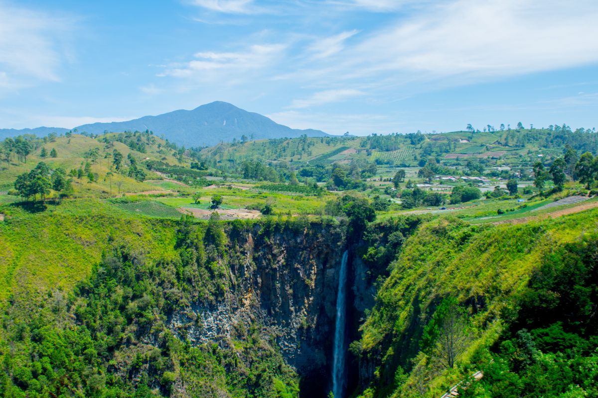 Lake Toba - Sipiso-Piso Waterfall