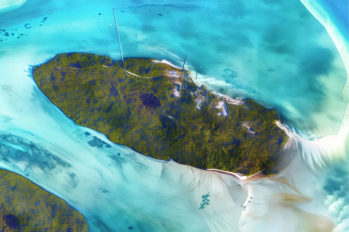 Leebong Island with turquoise lagoons