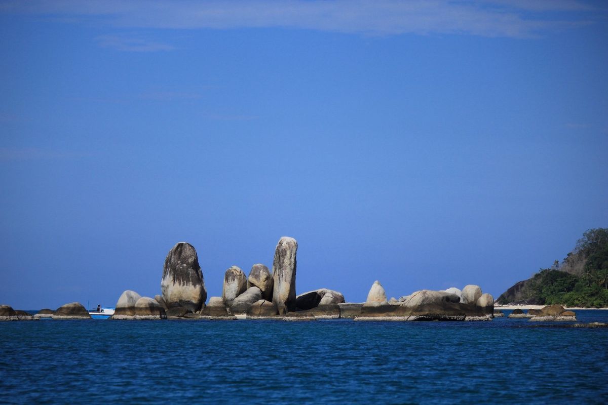 Pulau Batu Berlayar granite rocks