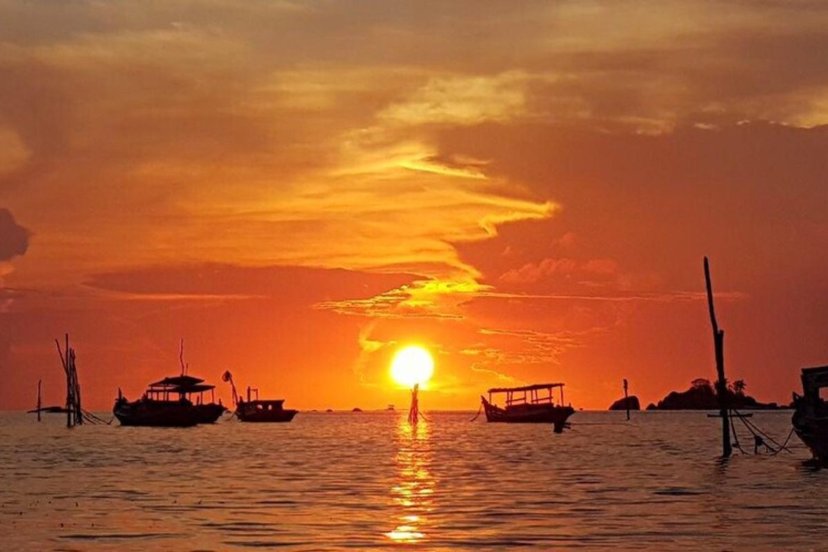Sunset on Tanjung Pandan beach