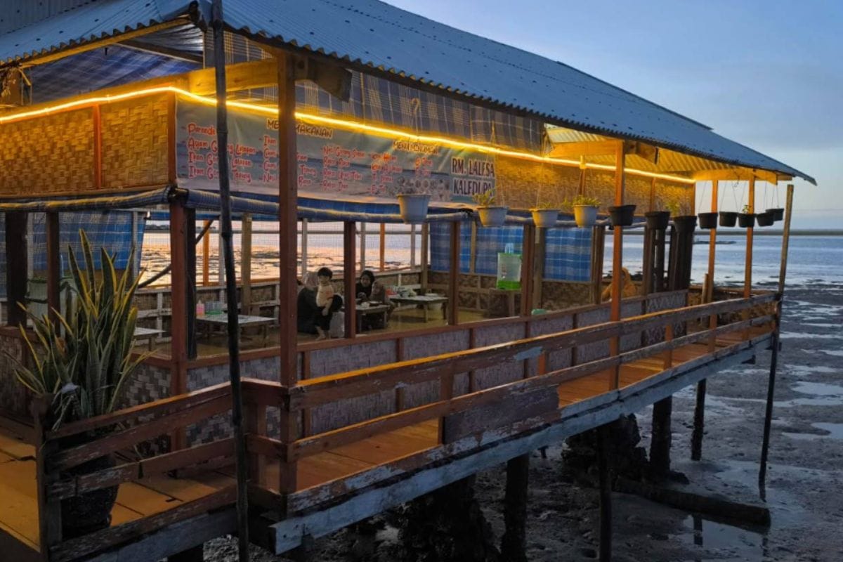 unique location of danis & fadil restaurant