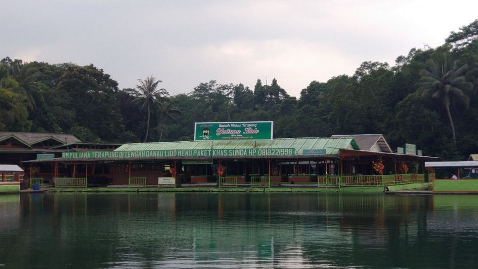 RM Apung (Floating Restaurant)