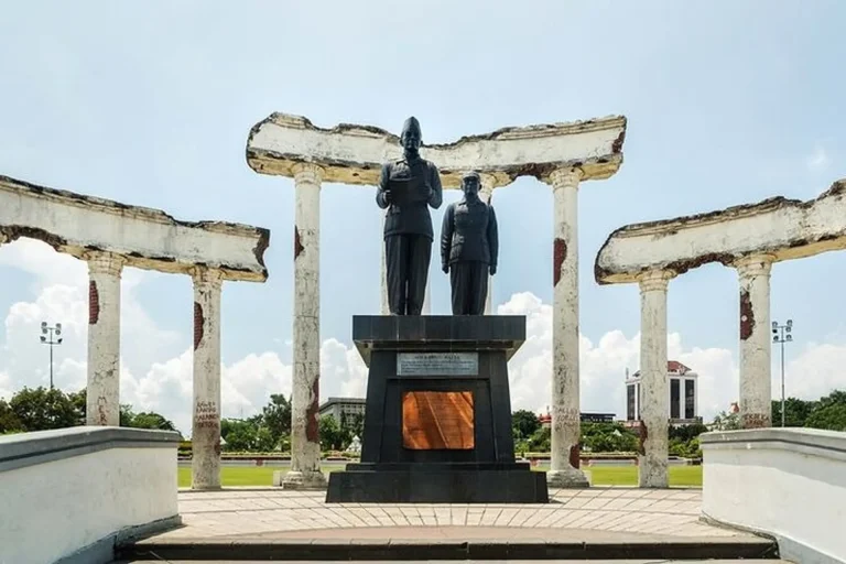 6a012e8b-f8f2-45bf-9ce4-2a9820863a23_private-day-tour-surabaya-historiculture-xlarge