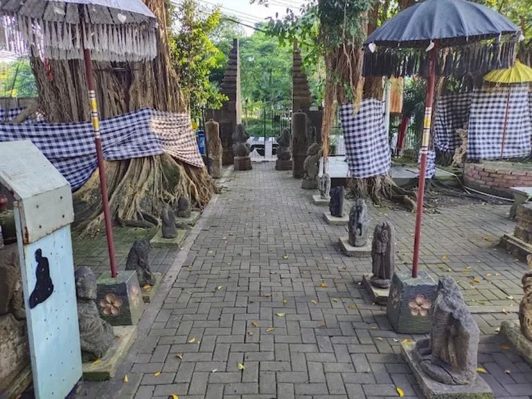 Cara-Menuju-ke-Patung-Sura-dan-Baya-1