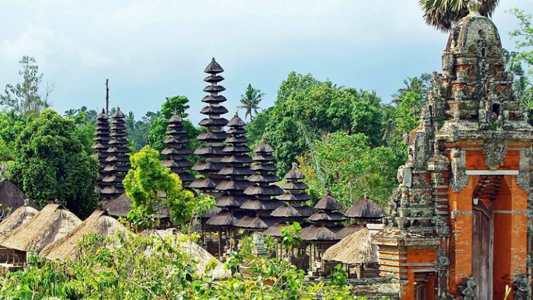 Pintu-gerbang-Pura-Taman-Ayun