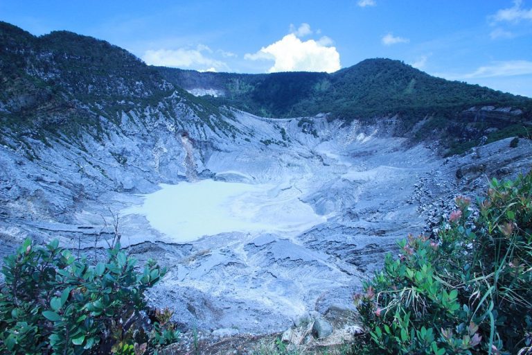 Tangkuban-Perahu