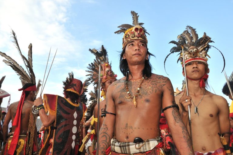 dayak-fruit-necklaces-from-pig-fangs-for-accessories