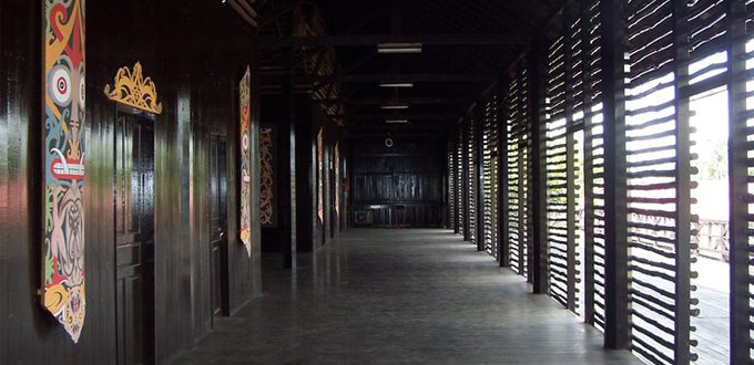 longhouse-Putussibau-dayak-kalbar