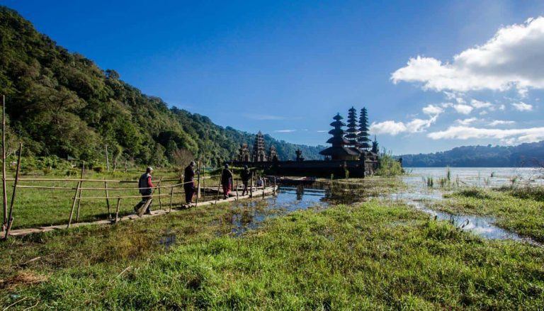 shutterstock-Tamblingan-and-Buyan-hike