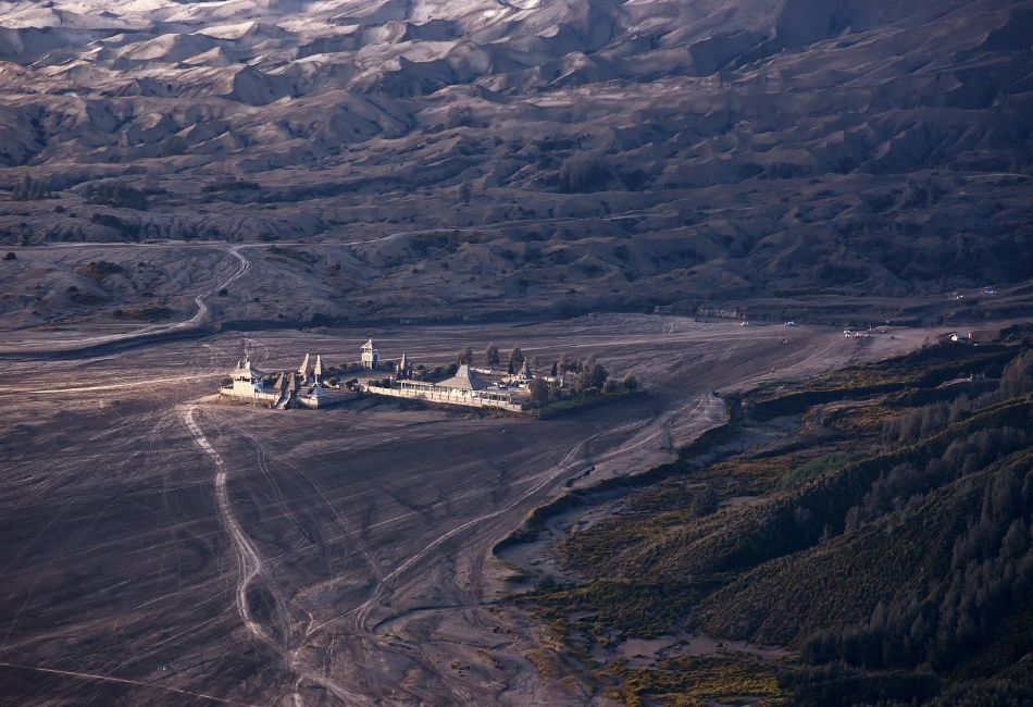 Visit The Pura Luhur Poten Hindu Temple