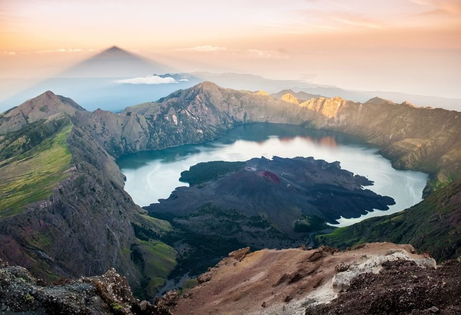 Trekking to Mount Rinjani at sunrise