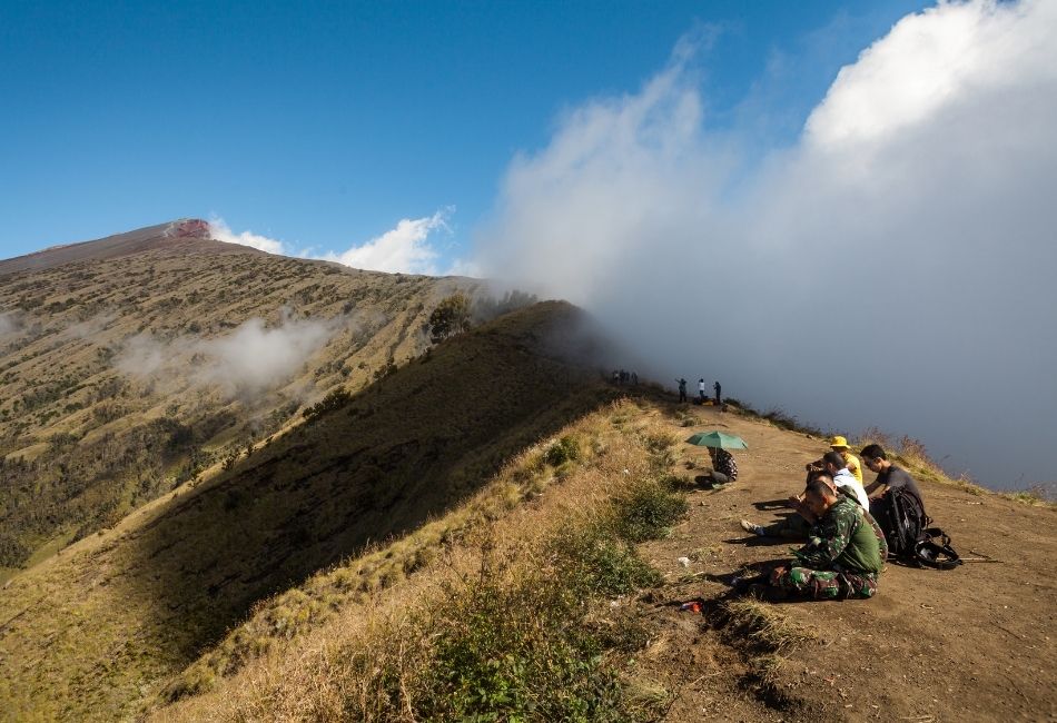 Trekking to the summit of Mount Rinjani