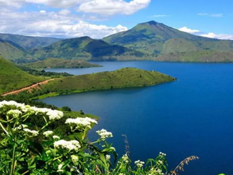 laketoba-balitour-gallery_0000_Danau-Toba-sumatera-utara